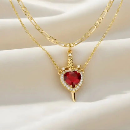 Regálale significado, no solo un collar - Corazón + Espada | Amor que protege